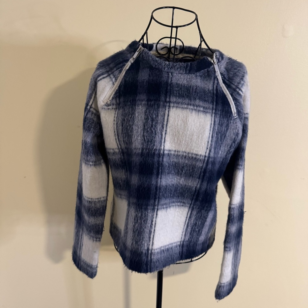 Abercrombie & Fitch Blue and White Plaid Shaggy Sweatshirt Top Size XS - Picture 2 of 7